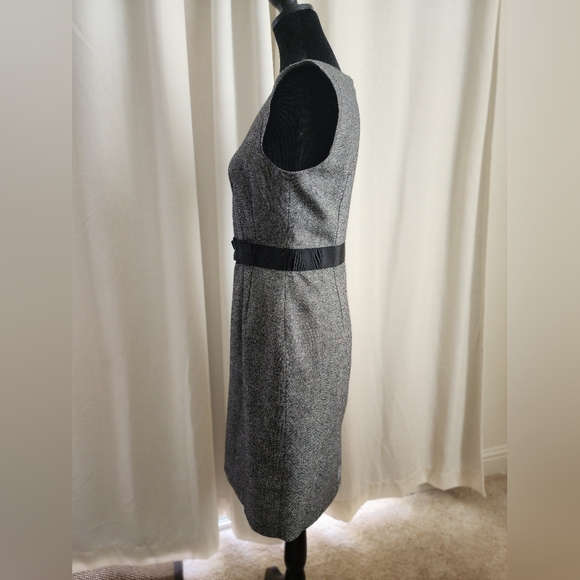 Banana Republic Women's Black and Grey Wool blend Knee Length Dress size 2 - Picture 2 of 6